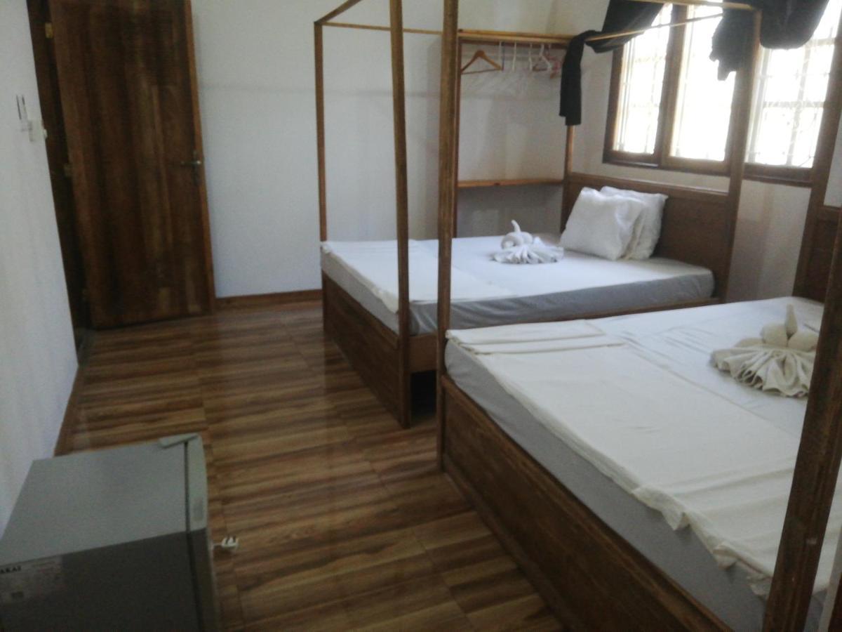 Zweibettzimmer mit Bad